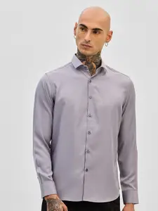 Snitch Spread Collar Slim Fit Casual Shirt