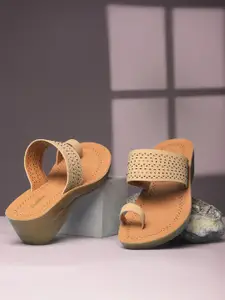 Bata Women Textured One Toe Flats