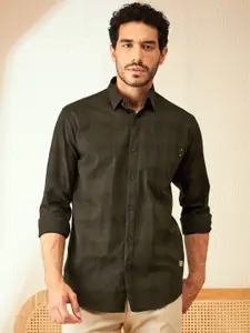 DENNISON Men Smart Fit Checked Spread Collar Casual Shirt