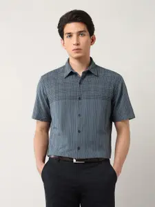 Arrow Men Vertical Striped Spread Collar Cotton Casual Shirt