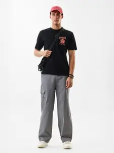 Snitch Men Solid Relaxed Fit Mid-Rise Cargo Trouser