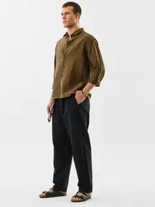 Snitch Men Black Mid-Rise Relaxed Fit Trouser