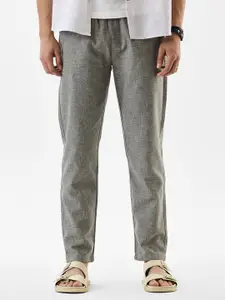 Snitch Men Textured Regular Fit Mid-Rise Flat-Front Regular Trousers