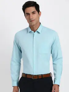 Peter England Slim Fit Textured Spread Collar Formal Shirt