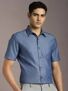 Louis Philippe Spread Collar Pure Cotton Formal Shirt