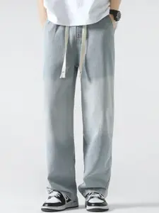 StyleCast x Revolte Men Relaxed Fit Mid-Rise Light Fade Non Stretchable Cotton Jeans