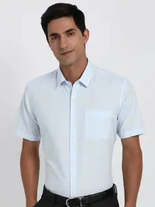 Peter England Checked Spread Collar Formal Shirt