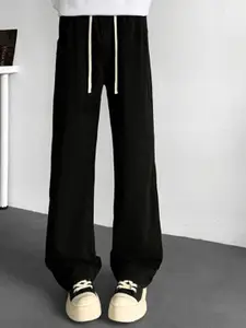 StyleCast x Revolte Men Relaxed Fit Mid-Rise Clean Look Light Fade Non Stretchable Jeans