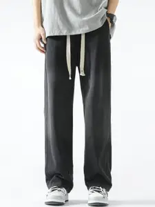 StyleCast x Revolte Men Mid-Rise Relaxed Fit  Light Fade Jeans