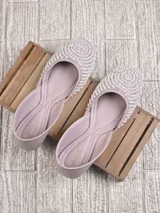 Shoestail Women Embellished Ethnic Mojaris Flats