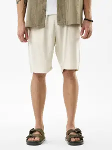 Snitch Men Cream Mid-Rise Regular Fit Shorts