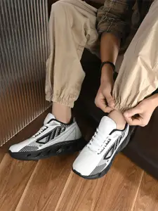 The Roadster Lifestyle Co Men Running Shoes