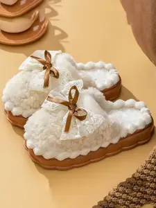 WOLVESDEN Women Embellished Fur Slip-On Room Slippers