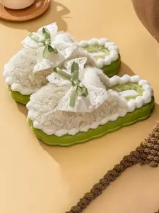 WOLVESDEN Women Room Slippers