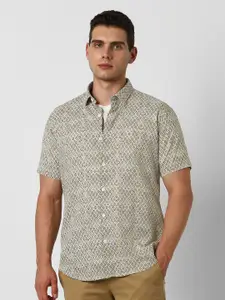 V Dot Men Ethnic Motifs Printed Spread Collar Pure Cotton Casual Shirt