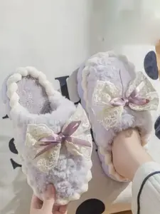 WOLVESDEN Women Bow Detailed Room Slippers