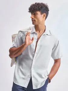 HIGHLANDER Men Oversized Fit Solid Spread Collar Cotton Casual Shirt