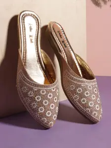 Retro Walk Women Embellished Mojaris Flats with Ethnic - Embellished