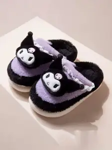 WOLVESDEN Women Self Design Room Slippers