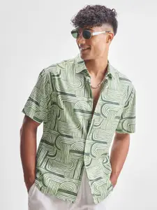 HIGHLANDER Men Geometric Printed Spread Collar Casual Shirt