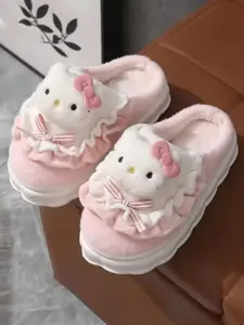 WOLVESDEN Women Self Design Room Slippers