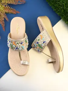 pelle albero Women Embellished One Toe Flats with Embroidered