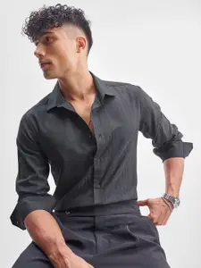 HIGHLANDER Men Slim Fit Textured Spread Collar Casual Shirt