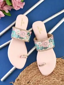 pelle albero Women One Toe Flats with Embroidered