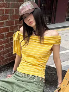 StyleCast Women Striped One Shoulder Top