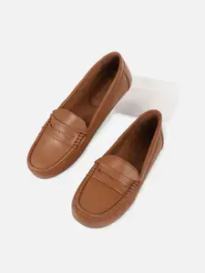 Van Heusen Woman Slip-On Loafers