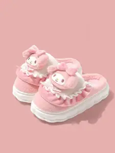 WOLVESDEN Women Self Design Fur Casual Room Slippers