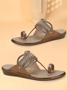 DIPYO Women Embellished Ethnic One Toe Flats