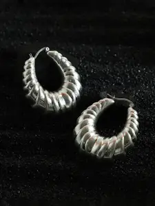 SOHI The Chunky Ripple Silver-Plated Contemporary Hoop Earrings