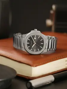 pierre cardin Elegance Men Textured Stainless Steel Straps Analogue Watch CF.1014.MS.2