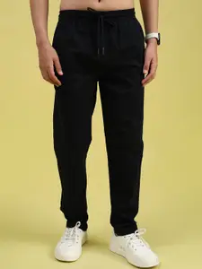 V-Mart Men Solid Mid-Rise Flat-Front Cotton Jogger Regular Trousers