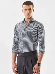 Snitch Men Slim Fit Vertical Striped Spread Collar Pure Cotton Casual Shirt