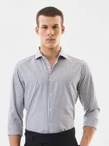 Snitch Men Slim Fit Vertical Striped Spread Collar Pure Cotton Casual Shirt