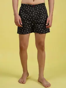 V-Mart Men Floral Print Mid Rise Slim Fit Shorts