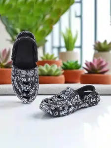 KAPYANSH Men Printed Croslite Clogs