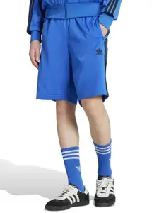 ADIDAS Originals Men Solid Mid-Rise Regular Shorts