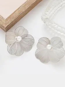 DIVASTRI Silver-Plated Floral Studs Earrings