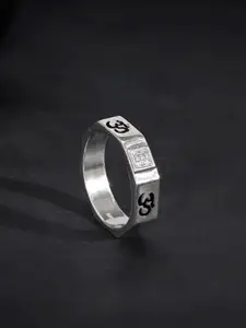 GIVA 925 Sterling Silver Silver-Plated Zircon-Studded Om Finger Ring