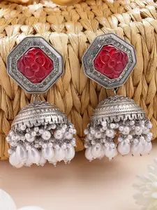 KARATCART Silver-Plated Dome Shaped Kundan Studded & Pearls Beaded Oxidised Jhumkas