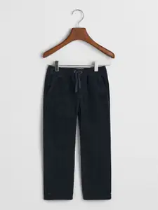 GANT Boys Self Design Textured Regular Fit Mid-Rise Flat-Front Regular Trousers