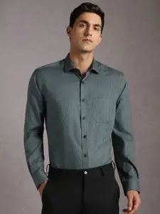 Louis Philippe Men Textured Spread Collar Pure Cotton Formal Shirt