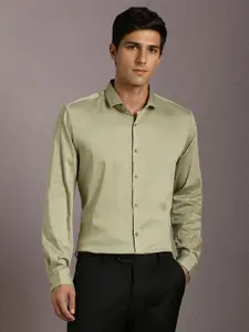 Louis Philippe Men Vertical Striped Spread Collar Casual Shirt