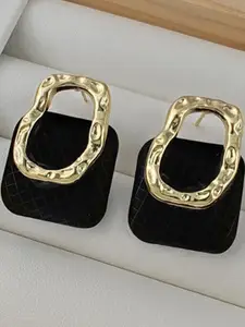 VAGHBHATT Geometric Studs Earrings