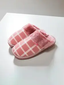 WOLVESDEN Women Slip-On  Fur Room Slipper