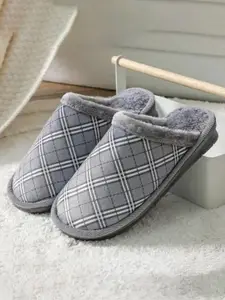 WOLVESDEN Women Printed Winter Fur Room Slippers