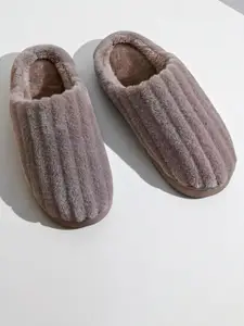 WOLVESDEN Women Room Slippers